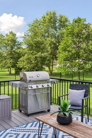 11236 Whitewater Drive, Woodbury, MN 55129