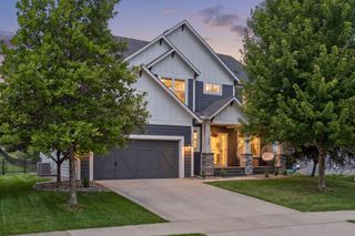 11236 Whitewater Drive, Woodbury, MN 55129