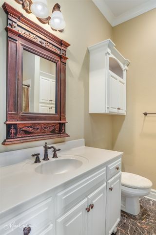 1069 Waters Edge Circle, Shreveport, LA 71106