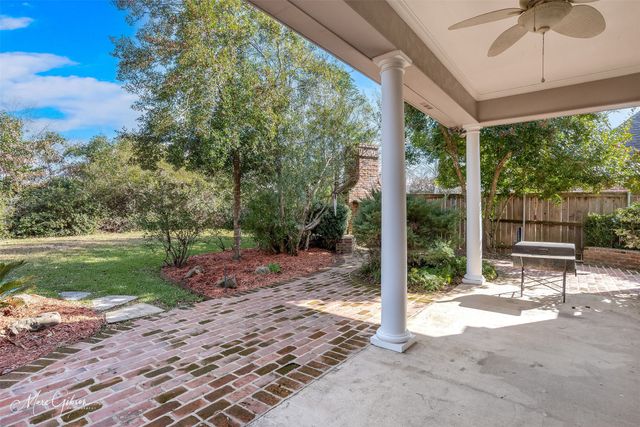 1069 Waters Edge Circle, Shreveport, LA 71106