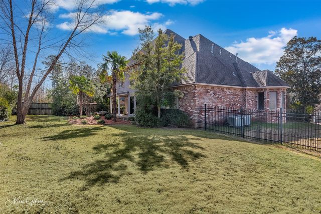 1069 Waters Edge Circle, Shreveport, LA 71106