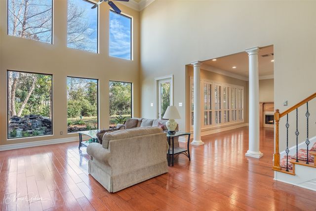 1069 Waters Edge Circle, Shreveport, LA 71106