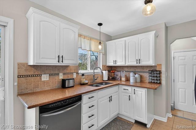 622 Elizabeth Street, Milford, MI 48381