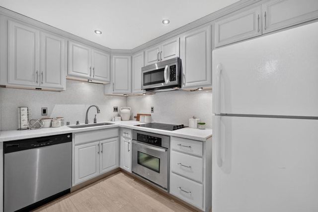 379 Dunsmuir Terrace 3, Sunnyvale, CA 94085