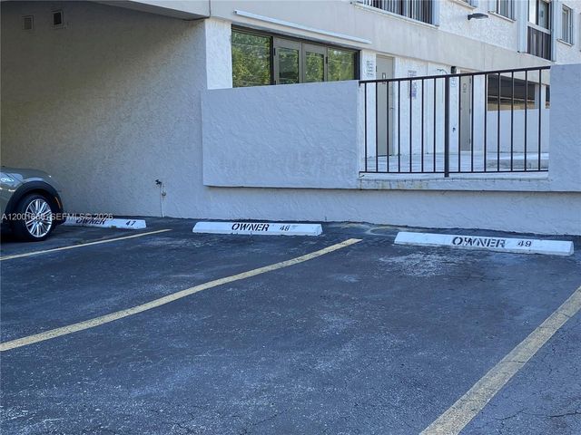 255 Galen Dr 3D, Key Biscayne, FL 33149