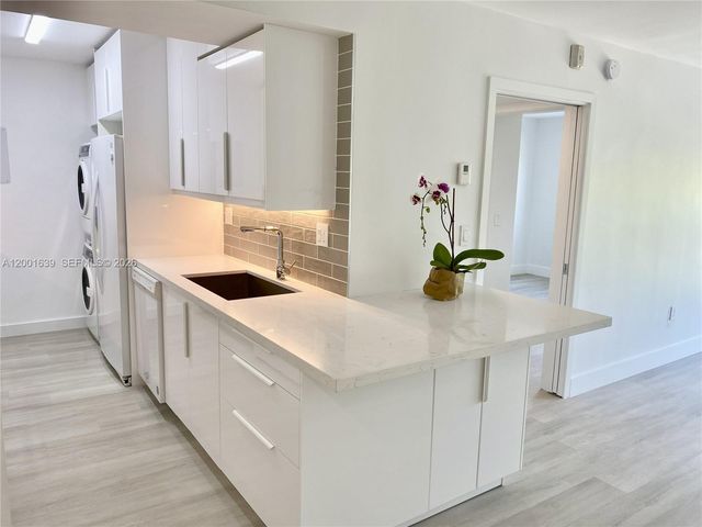 255 Galen Dr 3D, Key Biscayne, FL 33149