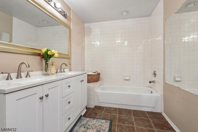3 Letts Ct, Sayreville Boro, NJ 08872