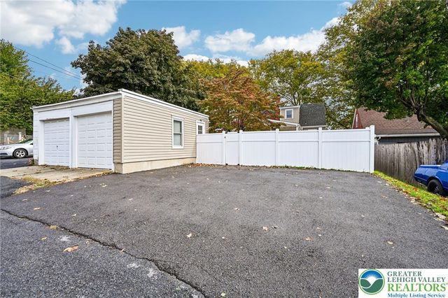 860 N Irving Street, Allentown City, PA 18109