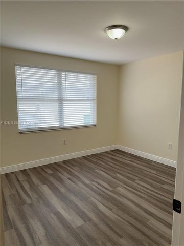 5490 NW 92nd Ave, Sunrise, FL 33351