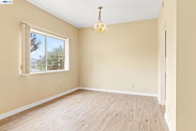 104 Bridgeview Ct, Crockett, CA 94525
