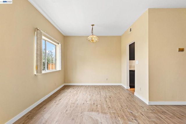 104 Bridgeview Ct, Crockett, CA 94525