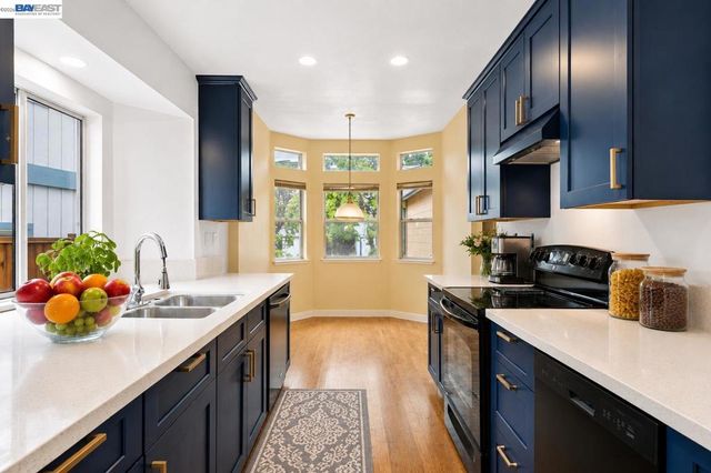 104 Bridgeview Ct, Crockett, CA 94525