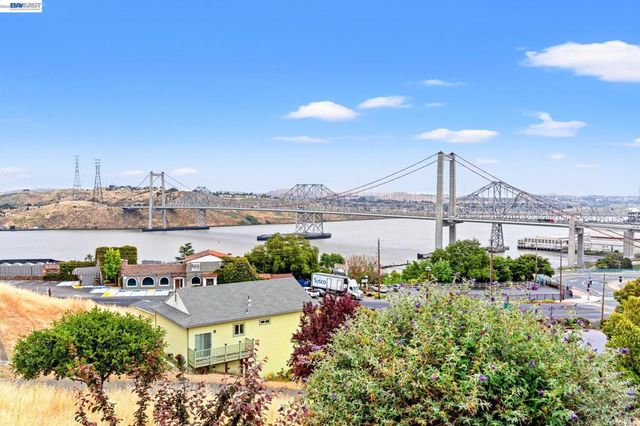 104 Bridgeview Ct, Crockett, CA 94525