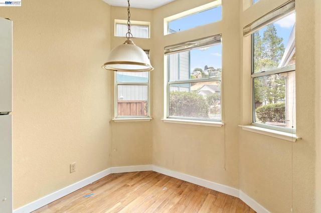 104 Bridgeview Ct, Crockett, CA 94525