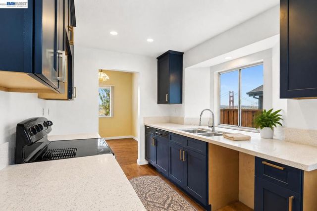 104 Bridgeview Ct, Crockett, CA 94525