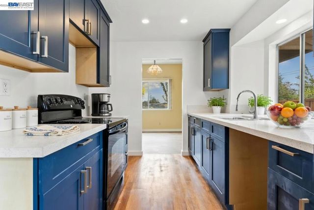 104 Bridgeview Ct, Crockett, CA 94525
