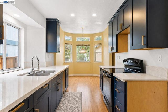 104 Bridgeview Ct, Crockett, CA 94525