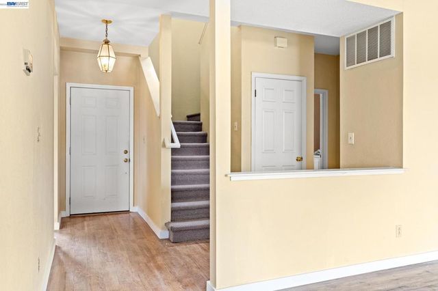 104 Bridgeview Ct, Crockett, CA 94525