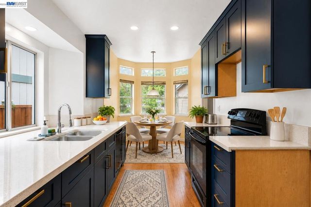 104 Bridgeview Ct, Crockett, CA 94525