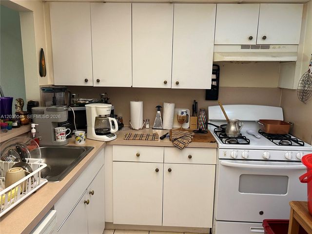 18051 NW 68th Avenue K104, Hialeah, FL 33015