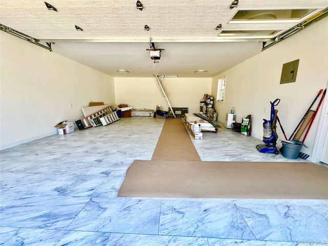 38 Railroad Avenue, East Hampton, NY 11937