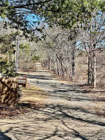 38 Railroad Avenue, East Hampton, NY 11937