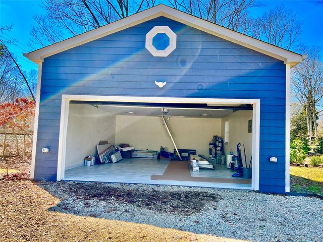 38 Railroad Avenue, East Hampton, NY 11937