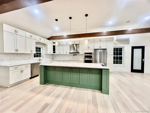 38 Railroad Avenue, East Hampton, NY 11937