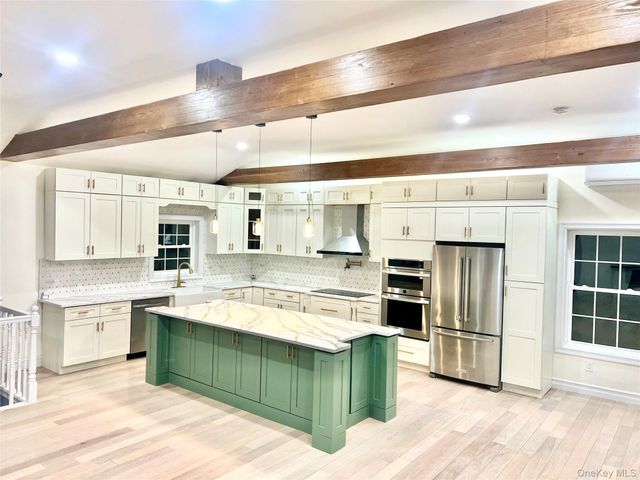 38 Railroad Avenue, East Hampton, NY 11937