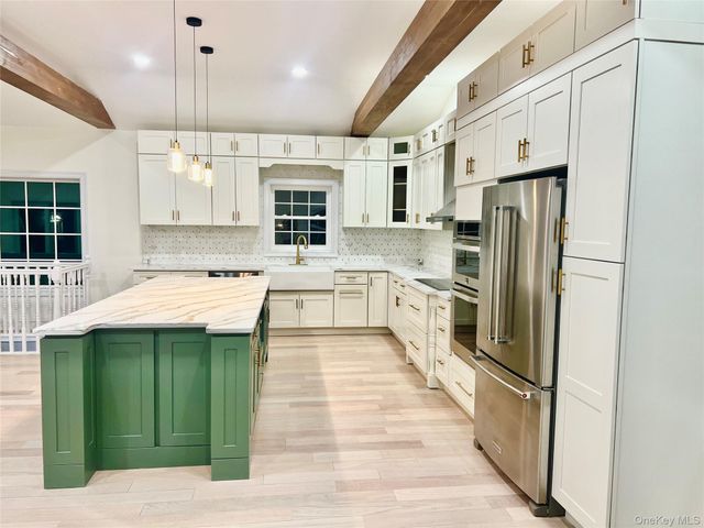 38 Railroad Avenue, East Hampton, NY 11937