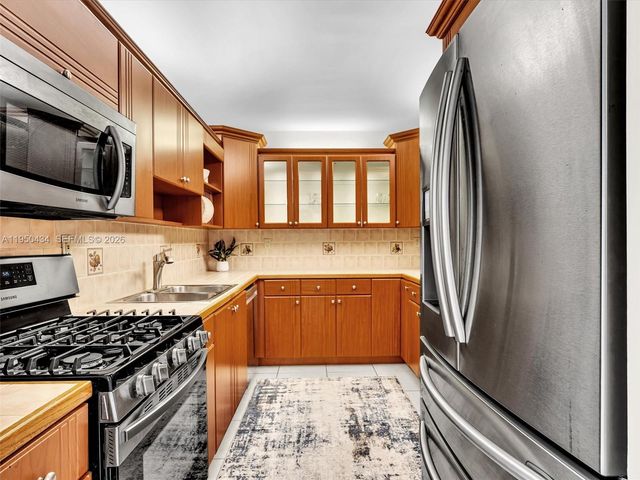 3140 S Ocean Dr 206, Hallandale Beach, FL 33009