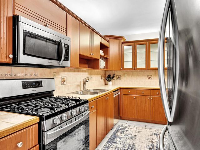 3140 S Ocean Dr 206, Hallandale Beach, FL 33009