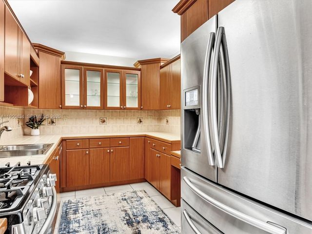 3140 S Ocean Dr 206, Hallandale Beach, FL 33009