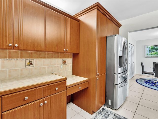 3140 S Ocean Dr 206, Hallandale Beach, FL 33009