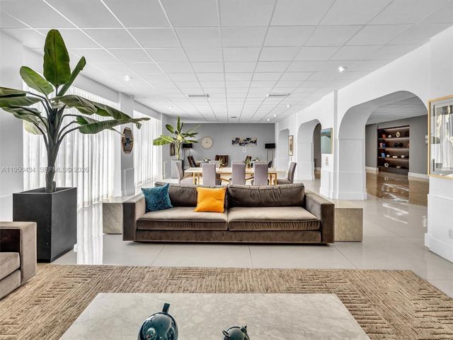 3140 S Ocean Dr 206, Hallandale Beach, FL 33009