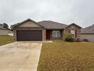 4488 Olympic Dr, Benton, AR 72019