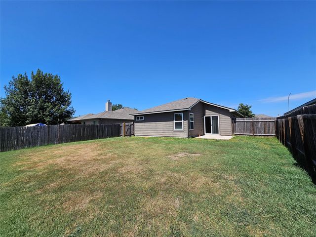 412 Summerside Ave, Lockhart, TX 78644