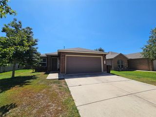 412 Summerside Ave, Lockhart, TX 78644