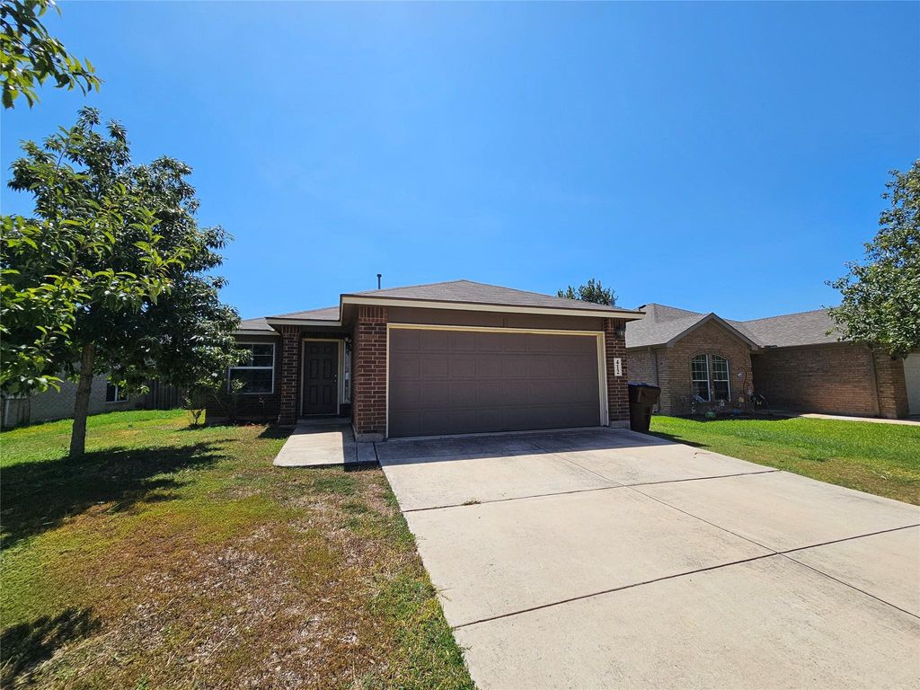 412 Summerside Ave, Lockhart, TX 78644