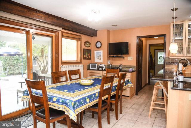 560 LOWER HOLLAND RD, Holland, PA 18966