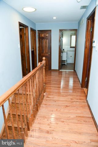 560 LOWER HOLLAND RD, Holland, PA 18966