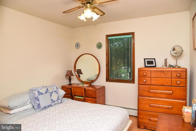 560 LOWER HOLLAND RD, Holland, PA 18966