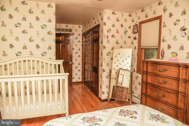 560 LOWER HOLLAND RD, Holland, PA 18966