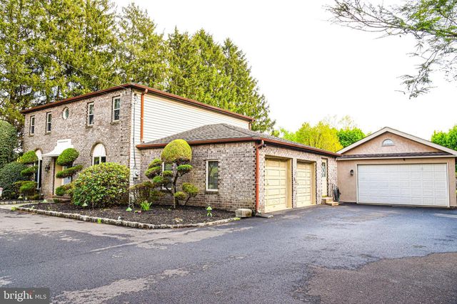 560 LOWER HOLLAND RD, Holland, PA 18966