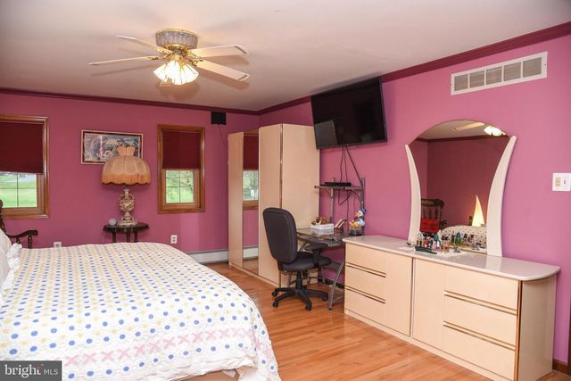 560 LOWER HOLLAND RD, Holland, PA 18966