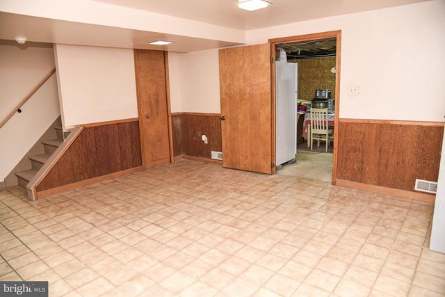 560 LOWER HOLLAND RD, Holland, PA 18966