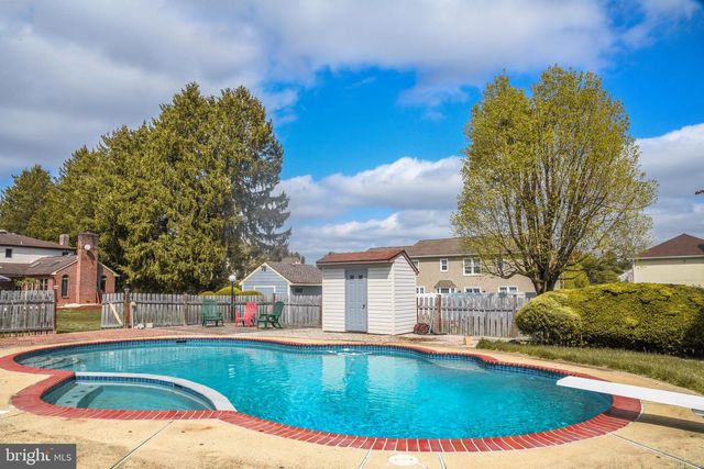 560 LOWER HOLLAND RD, Holland, PA 18966