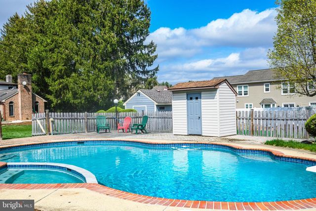 560 LOWER HOLLAND RD, Holland, PA 18966