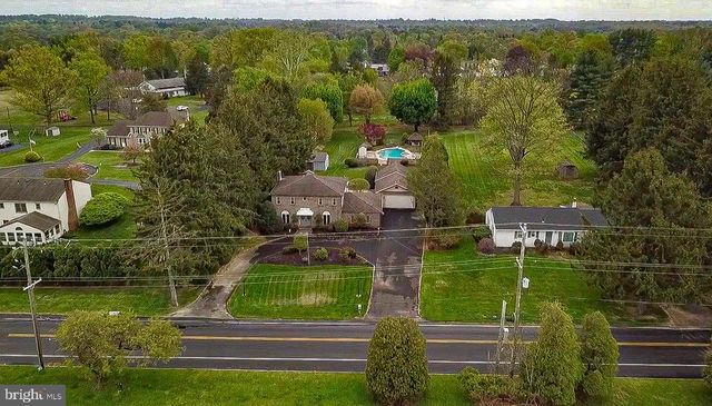 560 LOWER HOLLAND RD, Holland, PA 18966