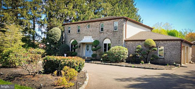 560 LOWER HOLLAND RD, Holland, PA 18966